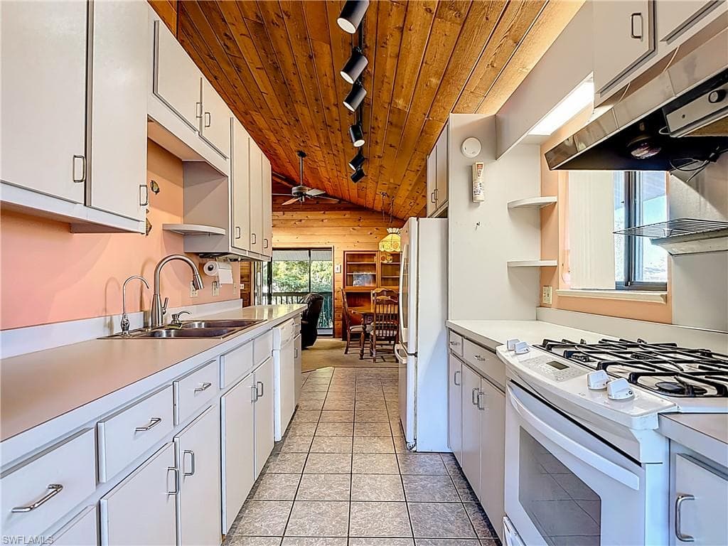 1071 Schooner LN, MOORE HAVEN FL 33471-14