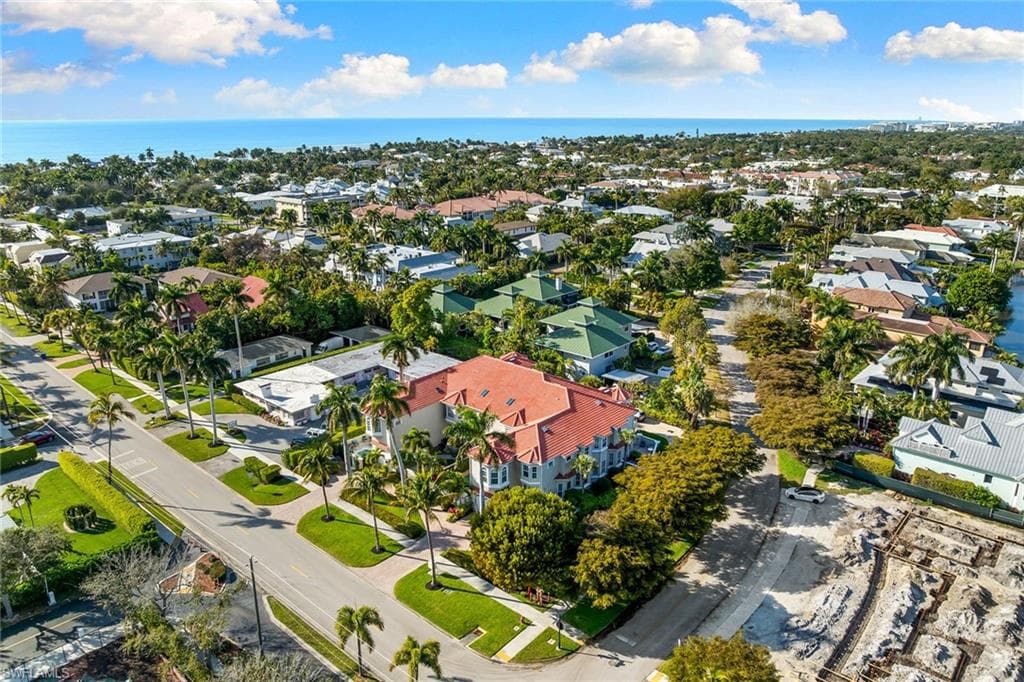 443 8th AVE S # 104, NAPLES FL 34102-41