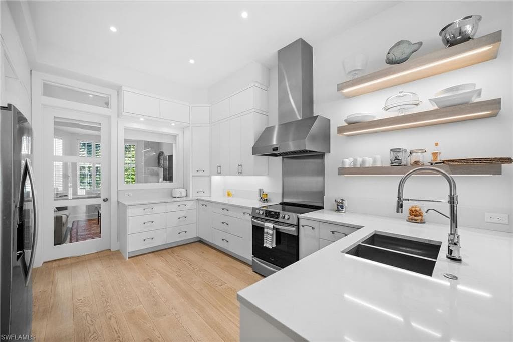 443 8th AVE S # 104, NAPLES FL 34102-12