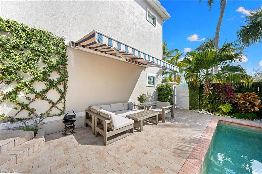 443 8th AVE S # 104, NAPLES FL 34102-37