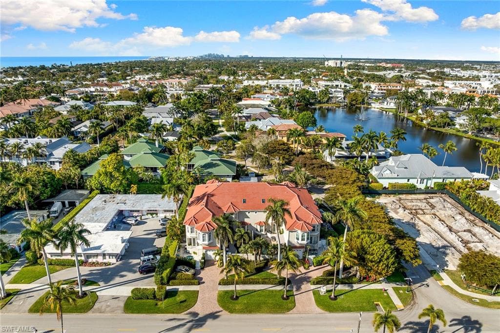 443 8th AVE S # 104, NAPLES FL 34102-40