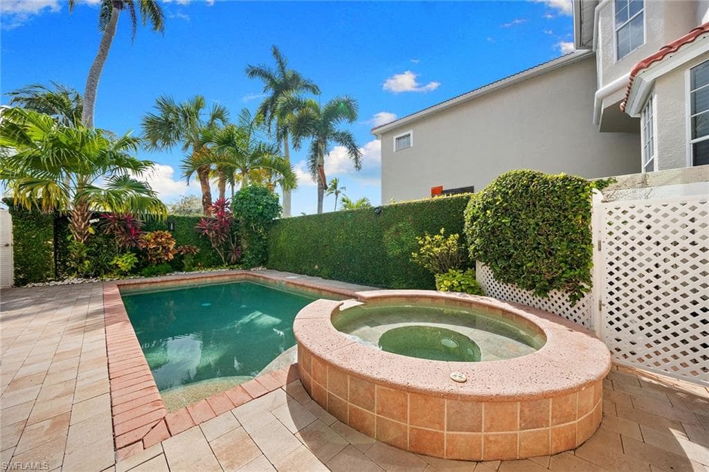 443 8th AVE S # 104, NAPLES FL 34102-39