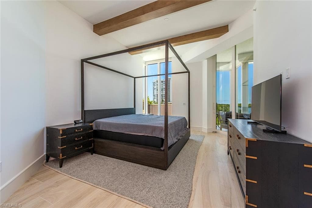 60 Seagate DR # 305, NAPLES FL 34103-14
