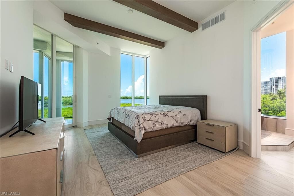 60 Seagate DR # 305, NAPLES FL 34103-10