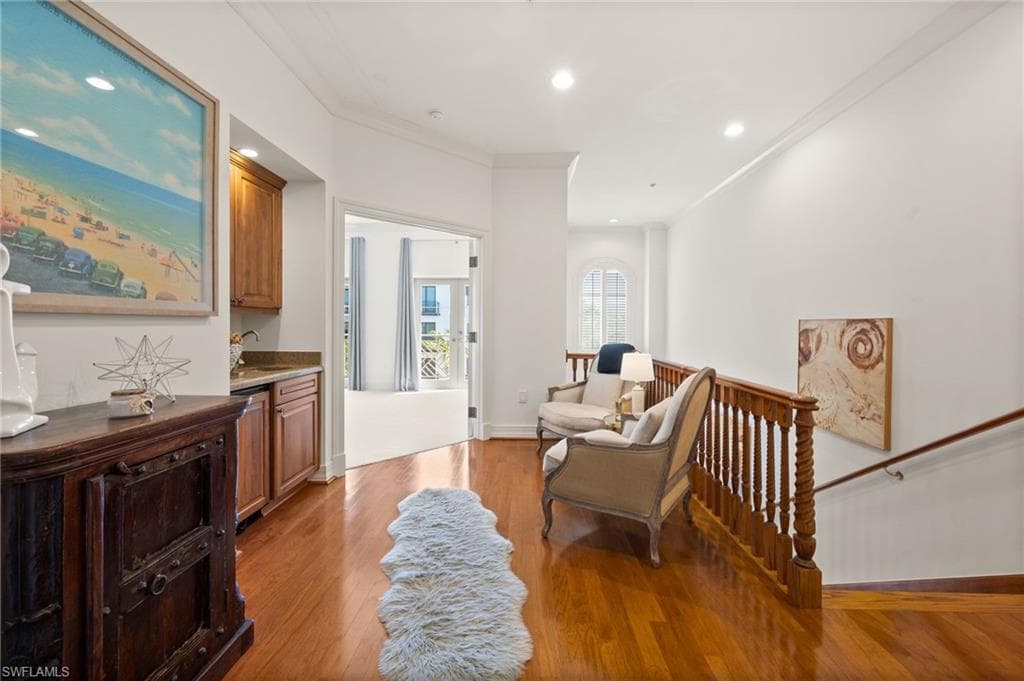 380 10TH ST S 202-22