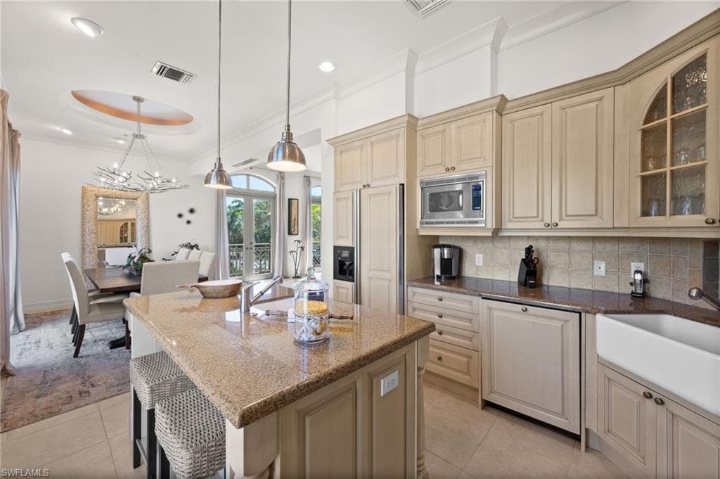 380 10TH ST S 202-12