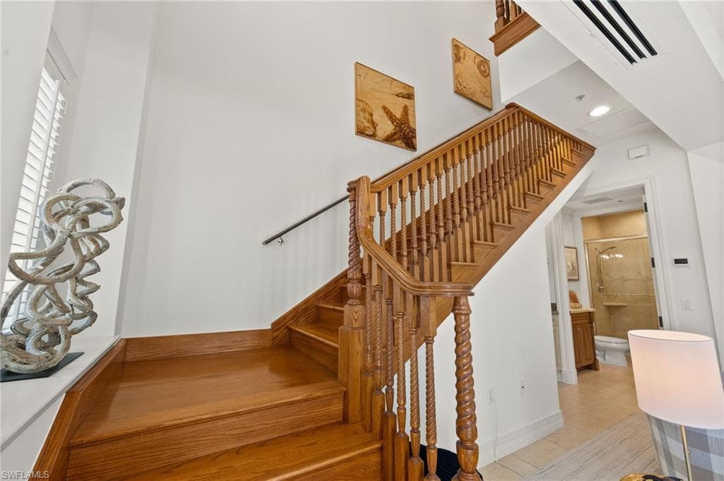 380 10TH ST S 202-21