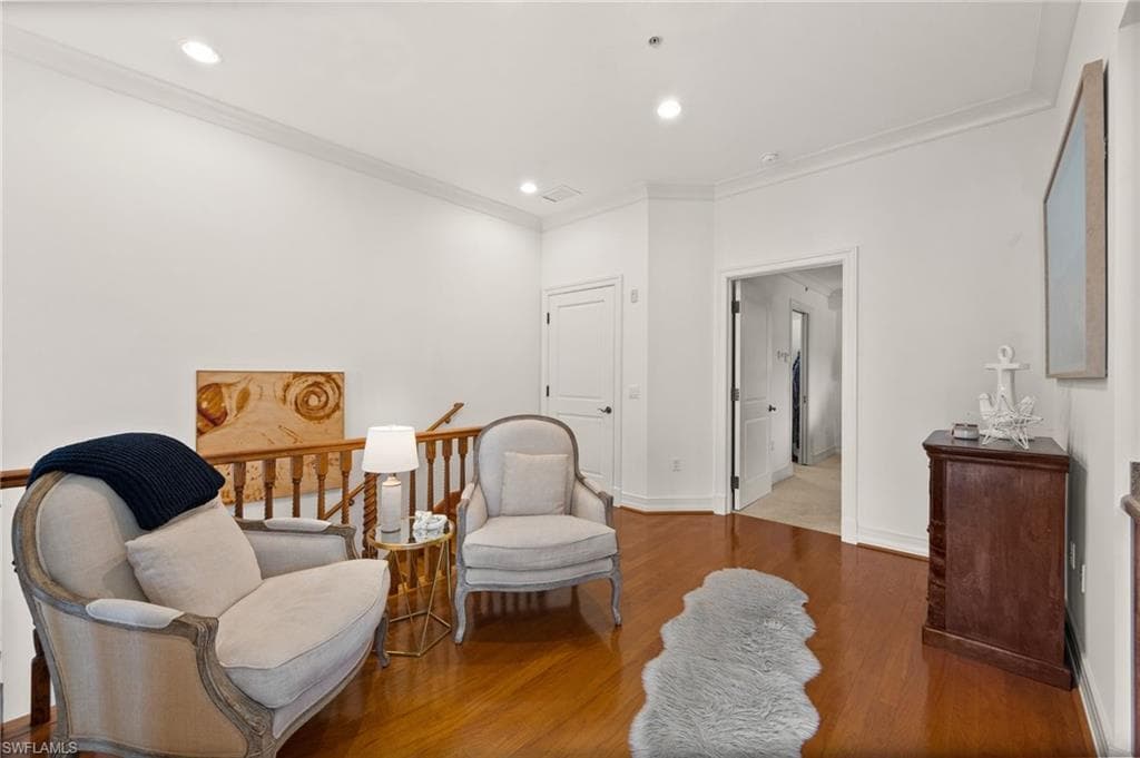 380 10TH ST S 202-24