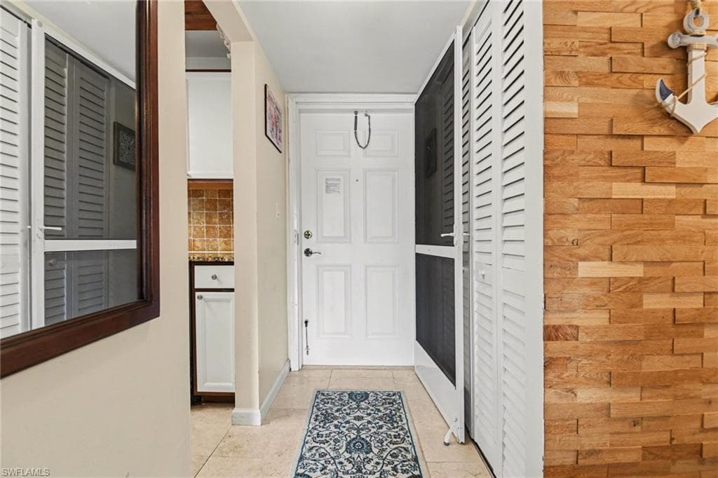 200 Forest Lakes BLVD # 305, NAPLES FL 34105-1