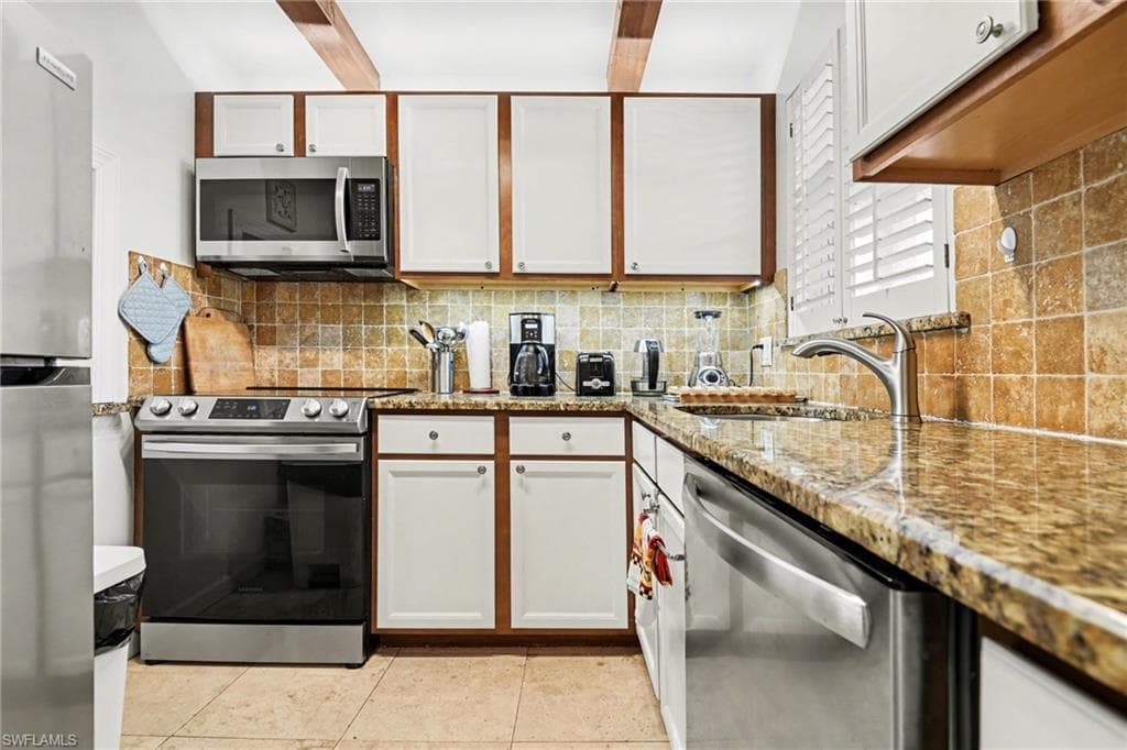 200 Forest Lakes BLVD # 305, NAPLES FL 34105-6