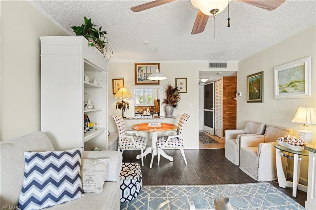 200 Forest Lakes BLVD # 305, NAPLES FL 34105-4