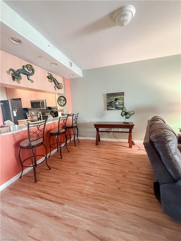 1137 Van Loon Commons CIR 202-8