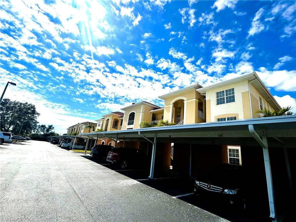 1137 Van Loon Commons CIR 202-32