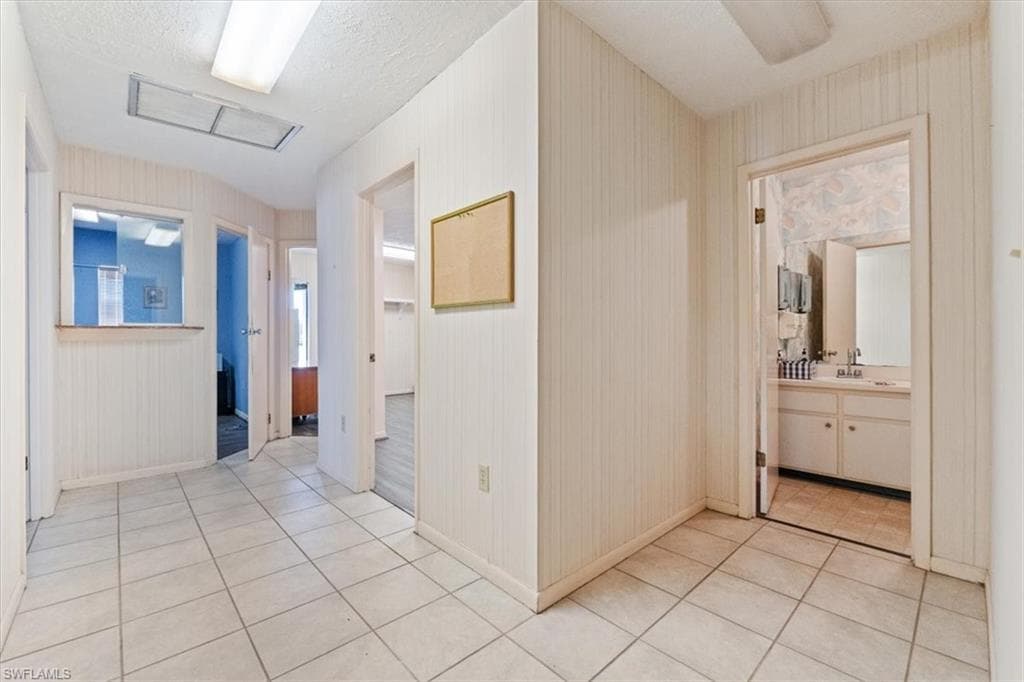 401 S W C Owen AVE-17