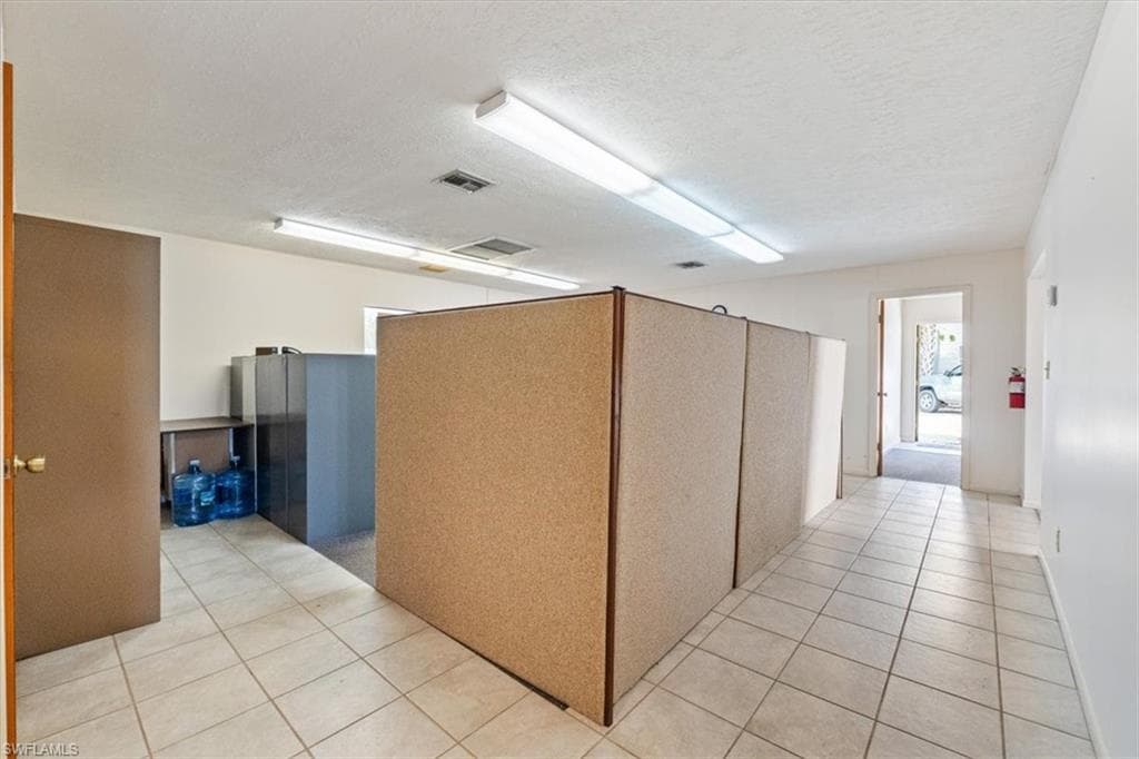 401 S W C Owen AVE-43