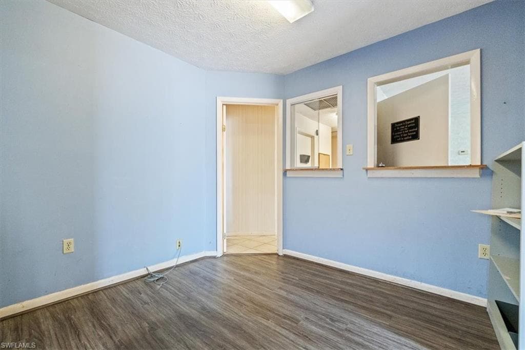 401 S W C Owen AVE-26