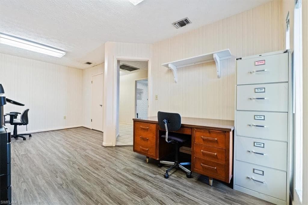401 S W C Owen AVE-22