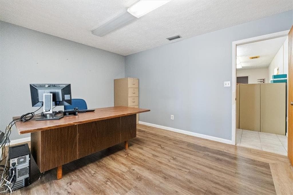 401 S W C Owen AVE-36