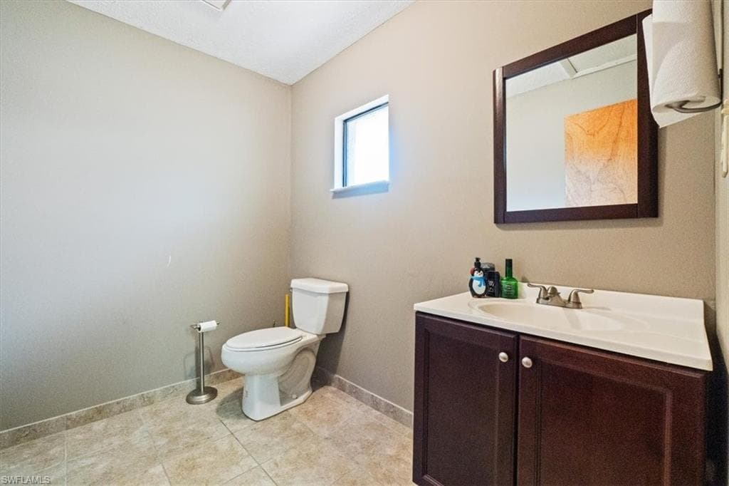 401 S W C Owen AVE-9