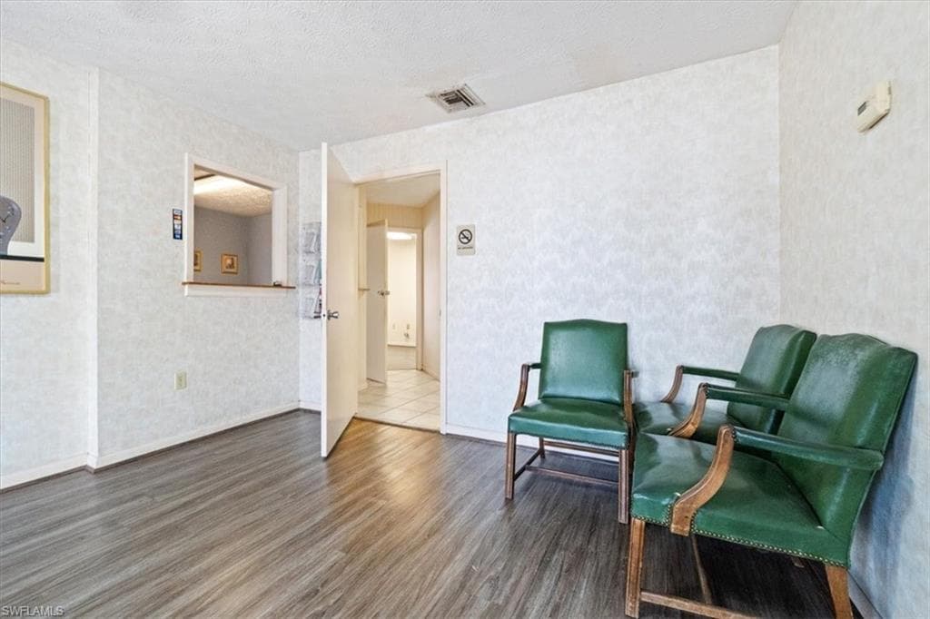 401 S W C Owen AVE-19