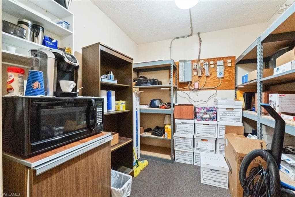 401 S W C Owen AVE-44