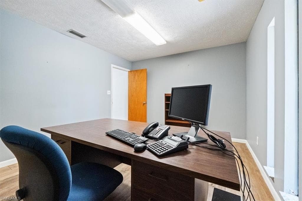 401 S W C Owen AVE-35