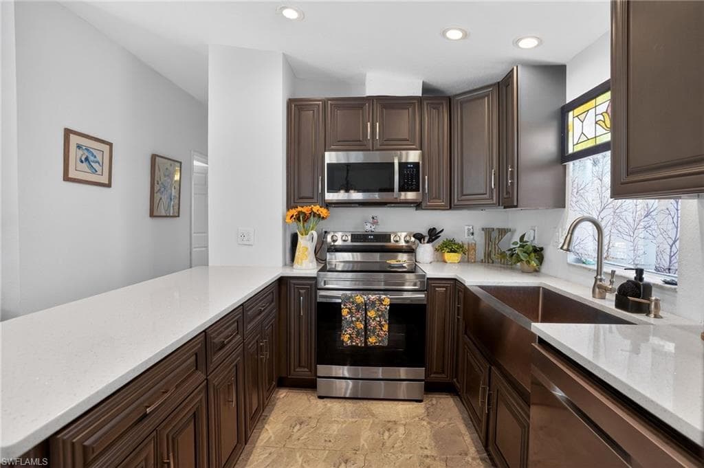 1595 Main ST-5
