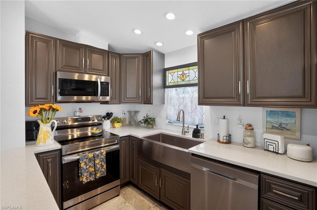 1595 Main ST-6