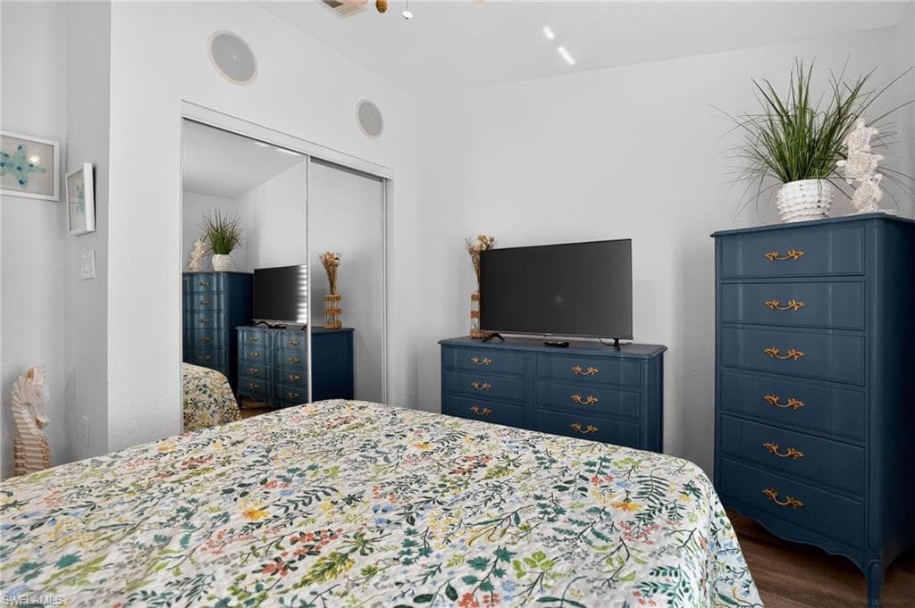 1595 Main ST-18