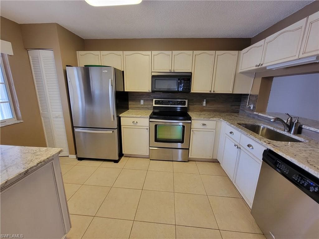 7719 Jewel LN # 204, NAPLES FL 34109-4