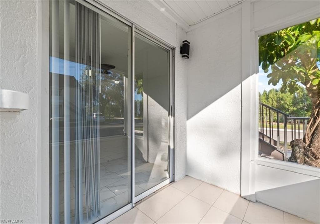 1931 Rookery Bay DR # 202, NAPLES FL 34114-2