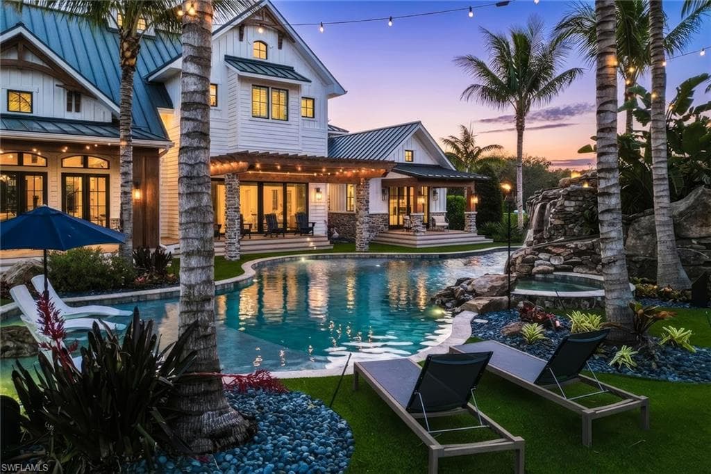 325 Cocohatchee BLVD, NAPLES FL 34110-1