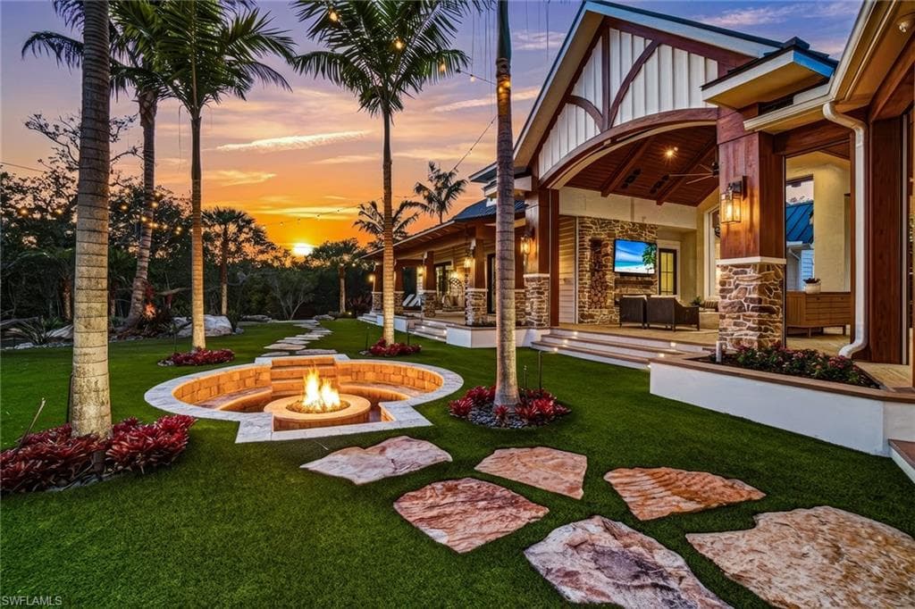 325 Cocohatchee BLVD, NAPLES FL 34110-5