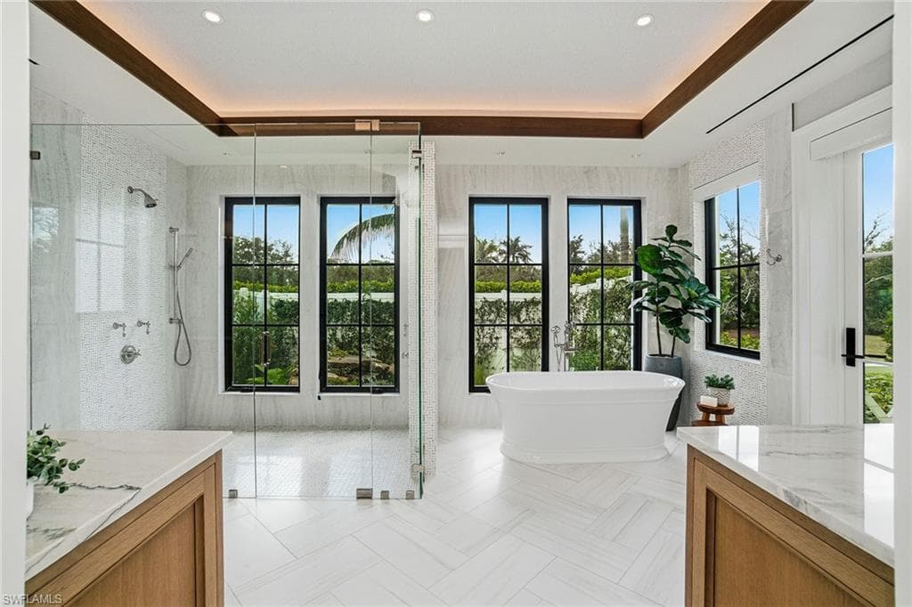 325 Cocohatchee BLVD, NAPLES FL 34110-15