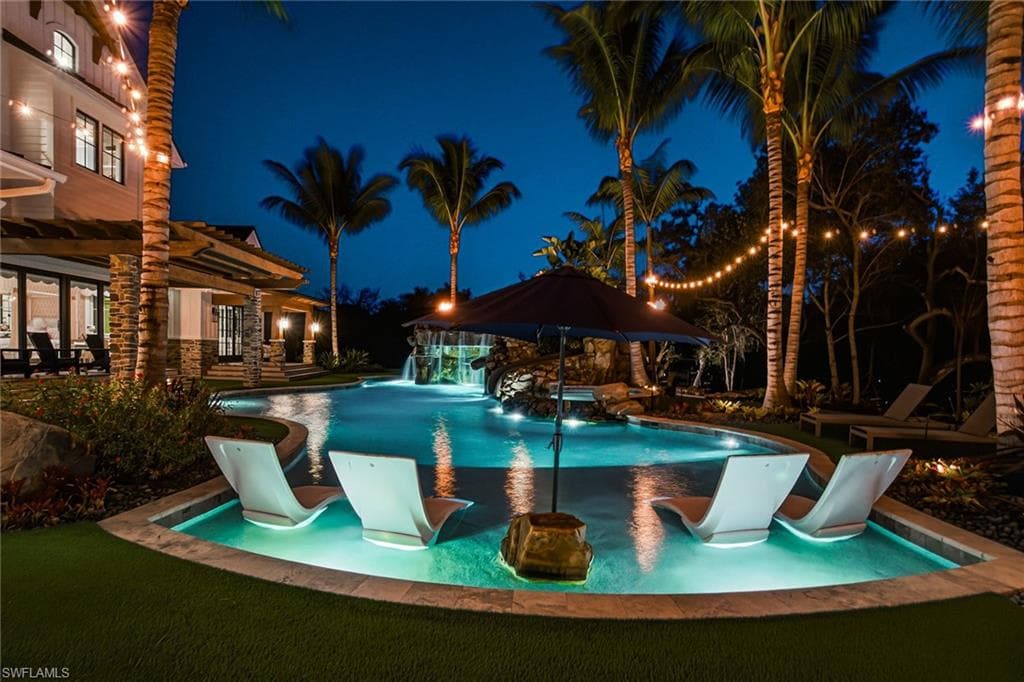 325 Cocohatchee BLVD, NAPLES FL 34110-2