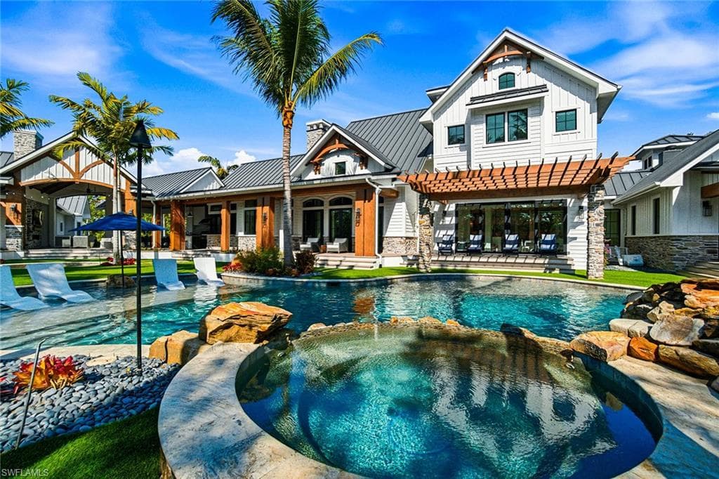 325 Cocohatchee BLVD, NAPLES FL 34110-31