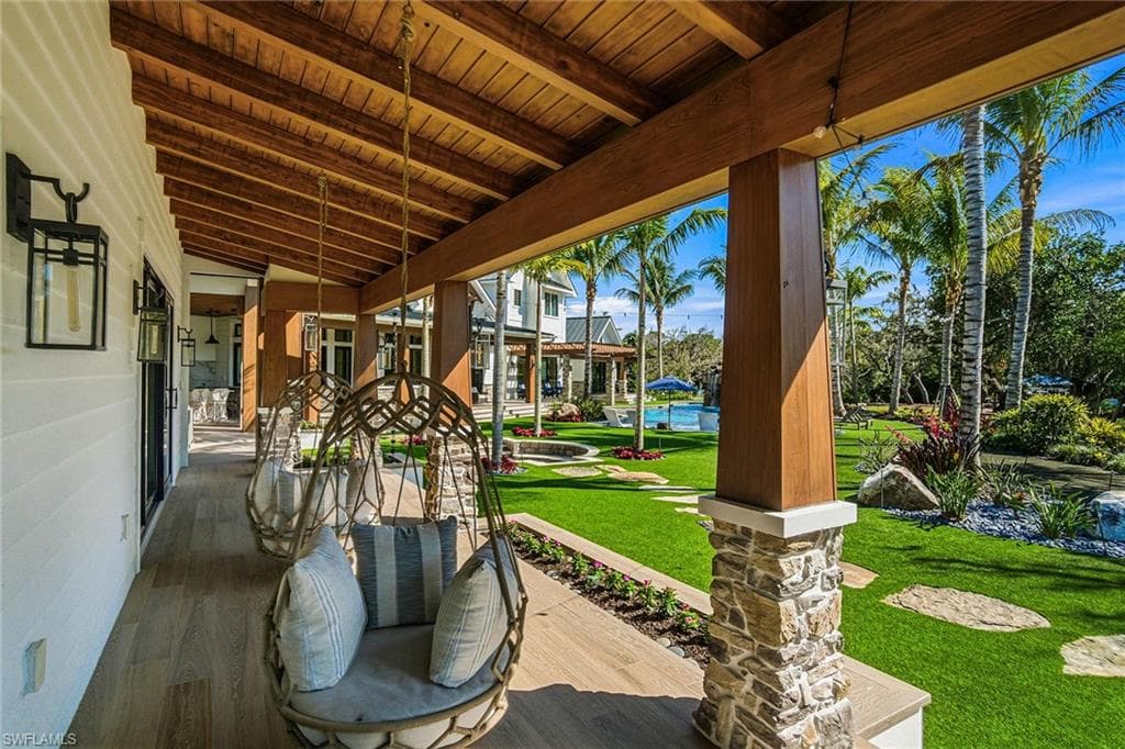 325 Cocohatchee BLVD, NAPLES FL 34110-19