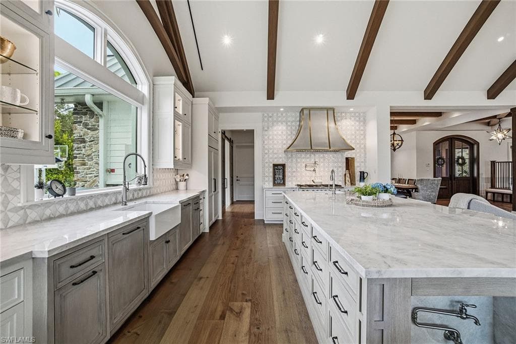 325 Cocohatchee BLVD, NAPLES FL 34110-9