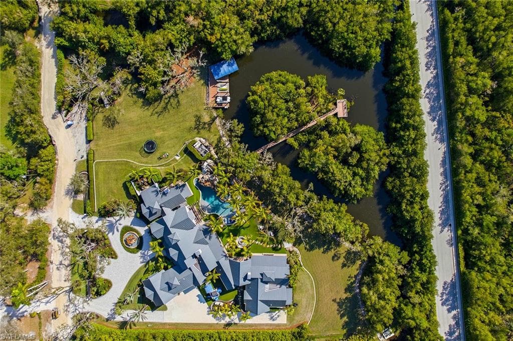 325 Cocohatchee BLVD, NAPLES FL 34110-32