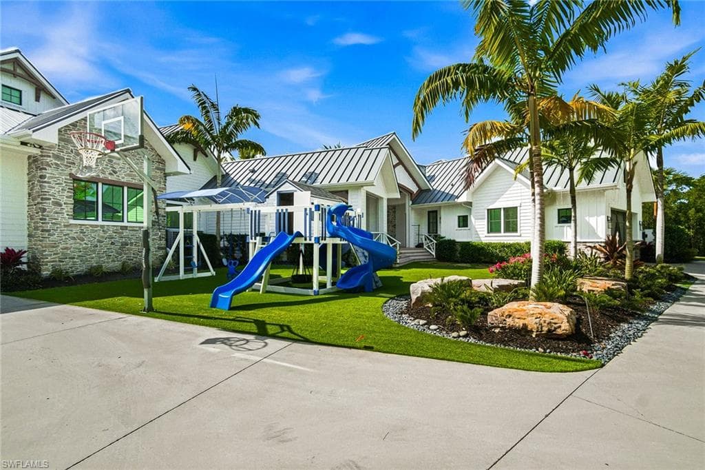 325 Cocohatchee BLVD, NAPLES FL 34110-28
