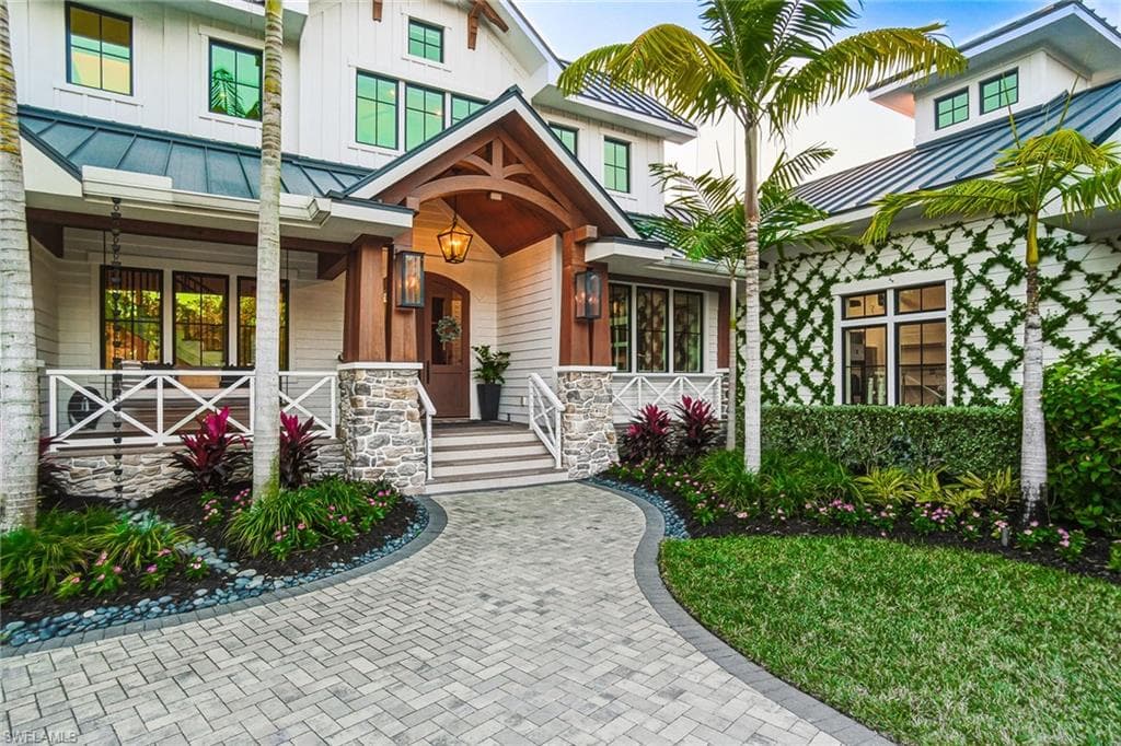 325 Cocohatchee BLVD, NAPLES FL 34110-3