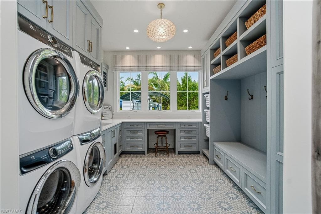 325 Cocohatchee BLVD, NAPLES FL 34110-24