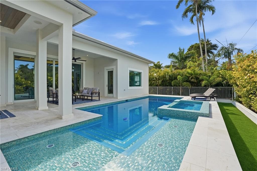 1159 Cypress Woods DR, NAPLES FL 34103-37