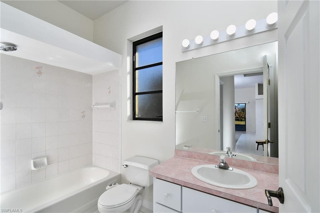 200 Danby RD, LEHIGH ACRES FL 33936-17