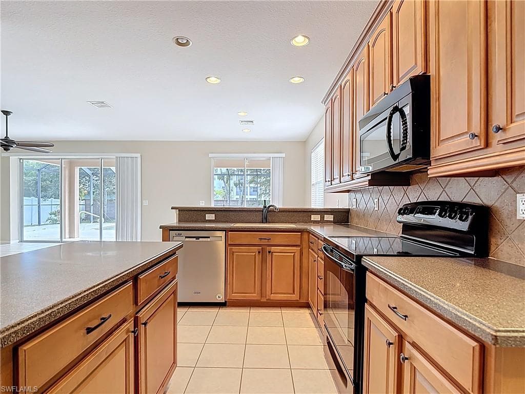 2798 Via Piazza LOOP, FORT MYERS FL 33905-22