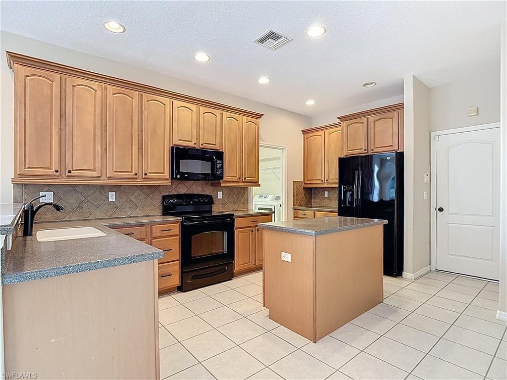 2798 Via Piazza LOOP, FORT MYERS FL 33905-25