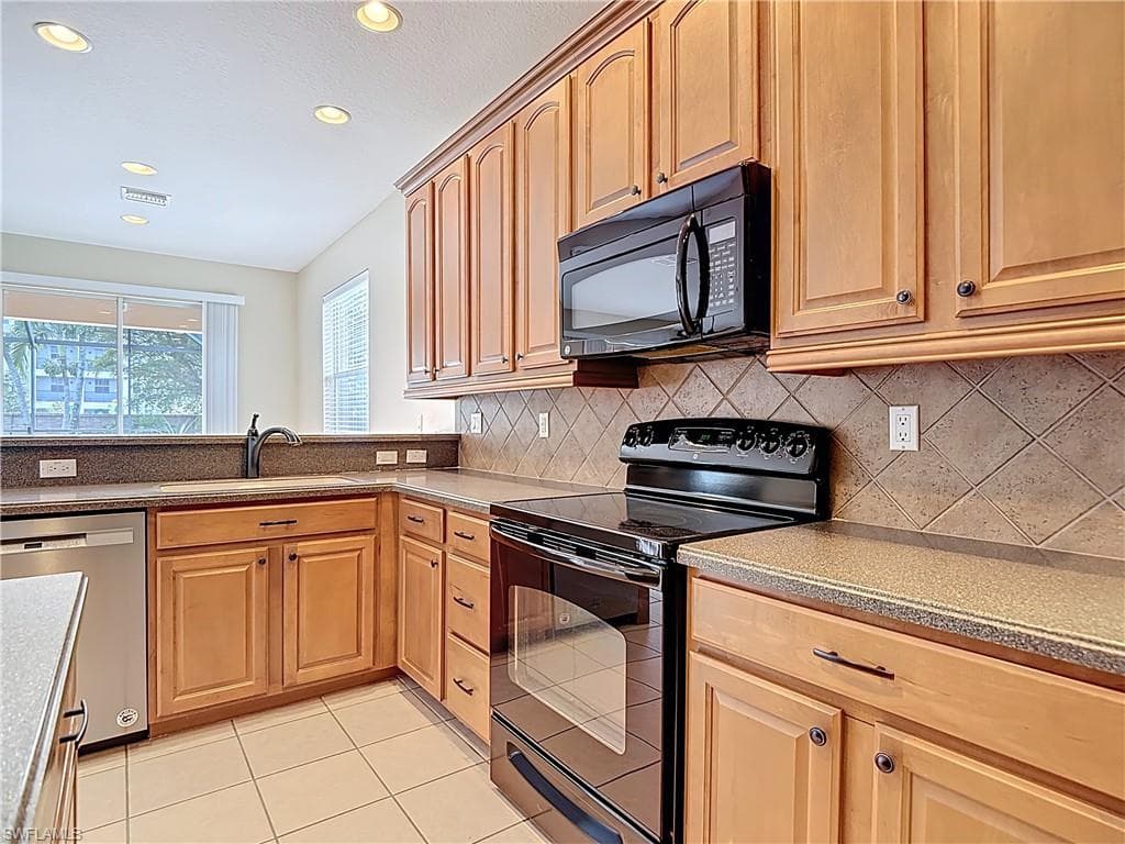 2798 Via Piazza LOOP, FORT MYERS FL 33905-23
