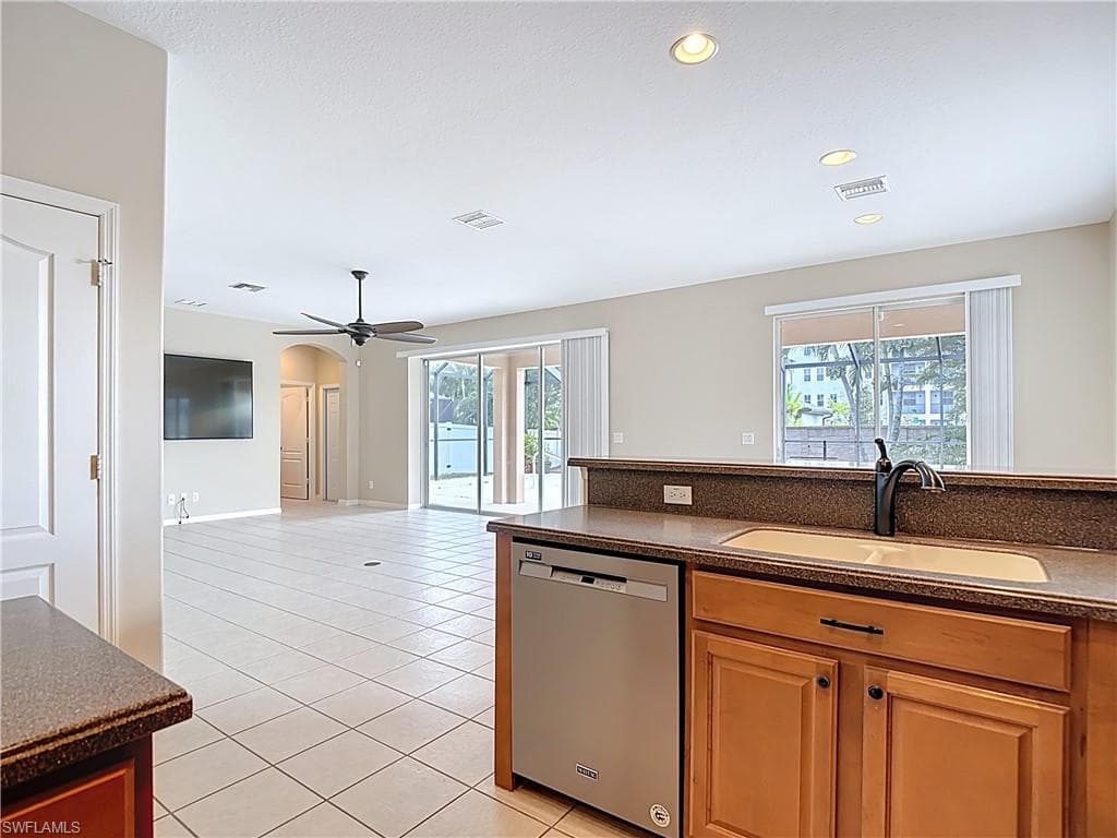 2798 Via Piazza LOOP, FORT MYERS FL 33905-24
