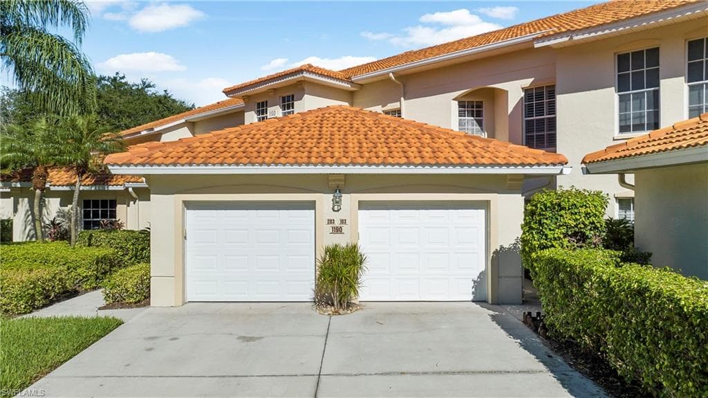 1190 Egrets Walk CIR # 103, NAPLES FL 34108-32