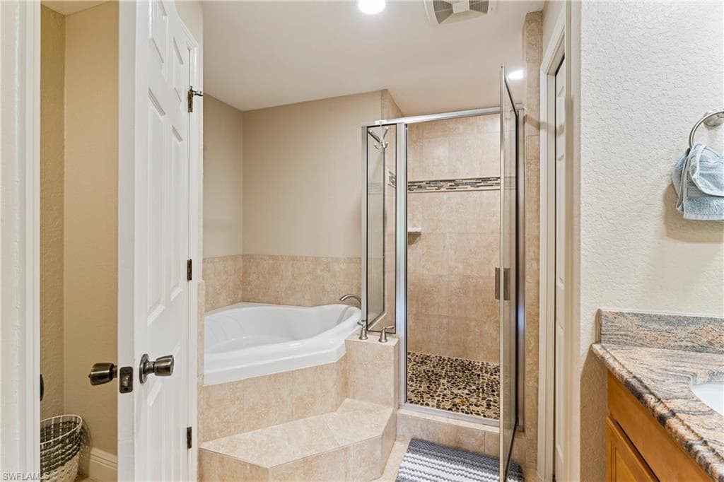 1190 Egrets Walk CIR # 103, NAPLES FL 34108-18